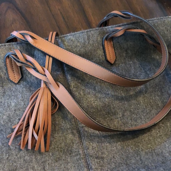 Wool look & faux leather braided shoulder straps and tassel large tote bag - Picture 2 of 10